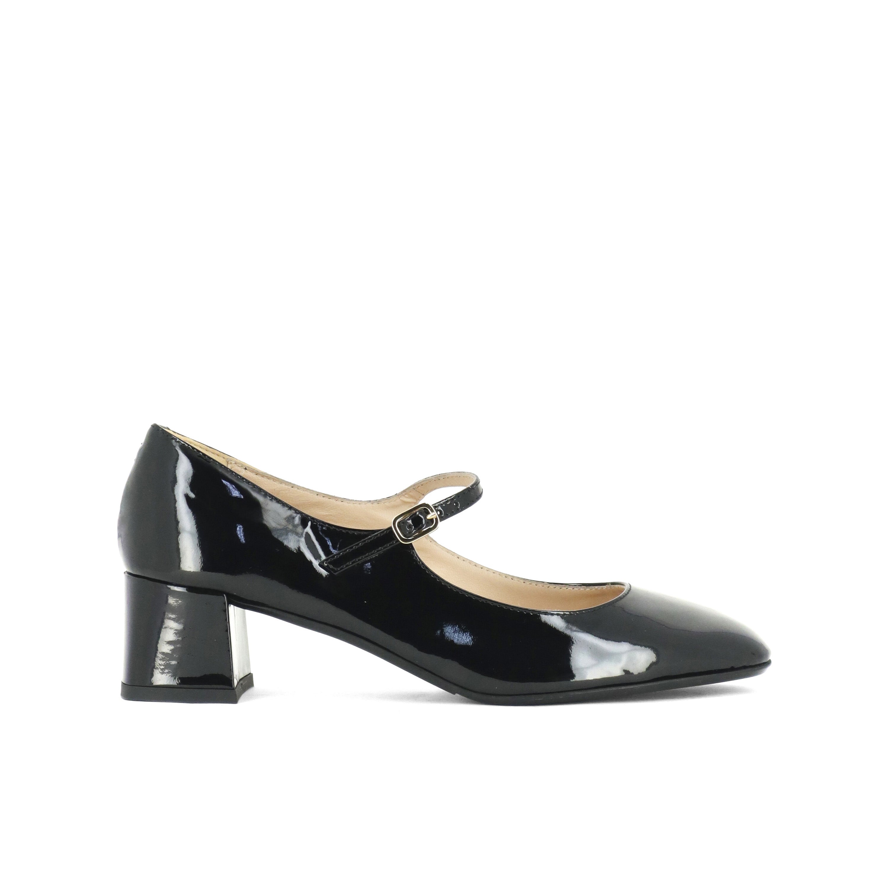 Dalila Black