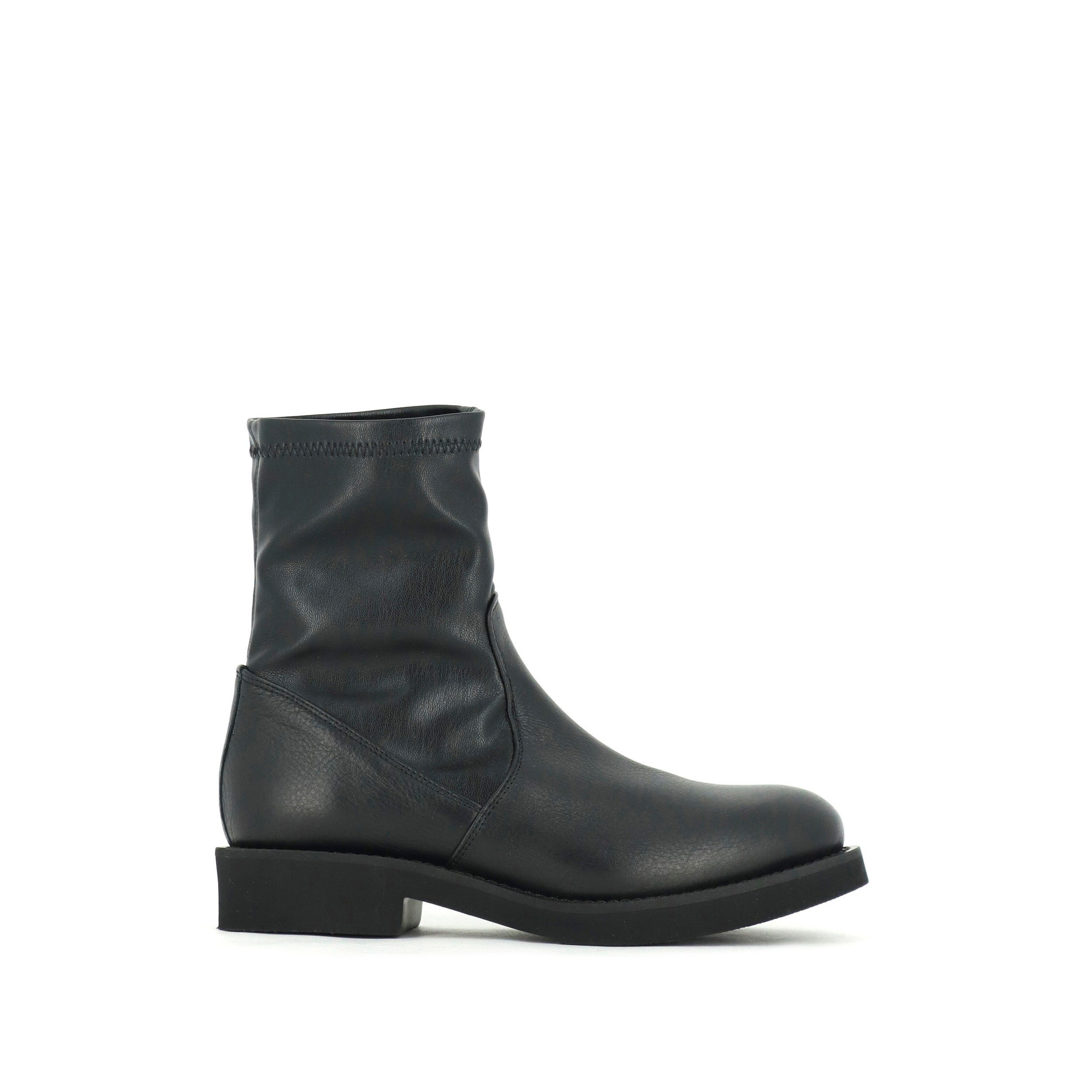 Cleo Black basso