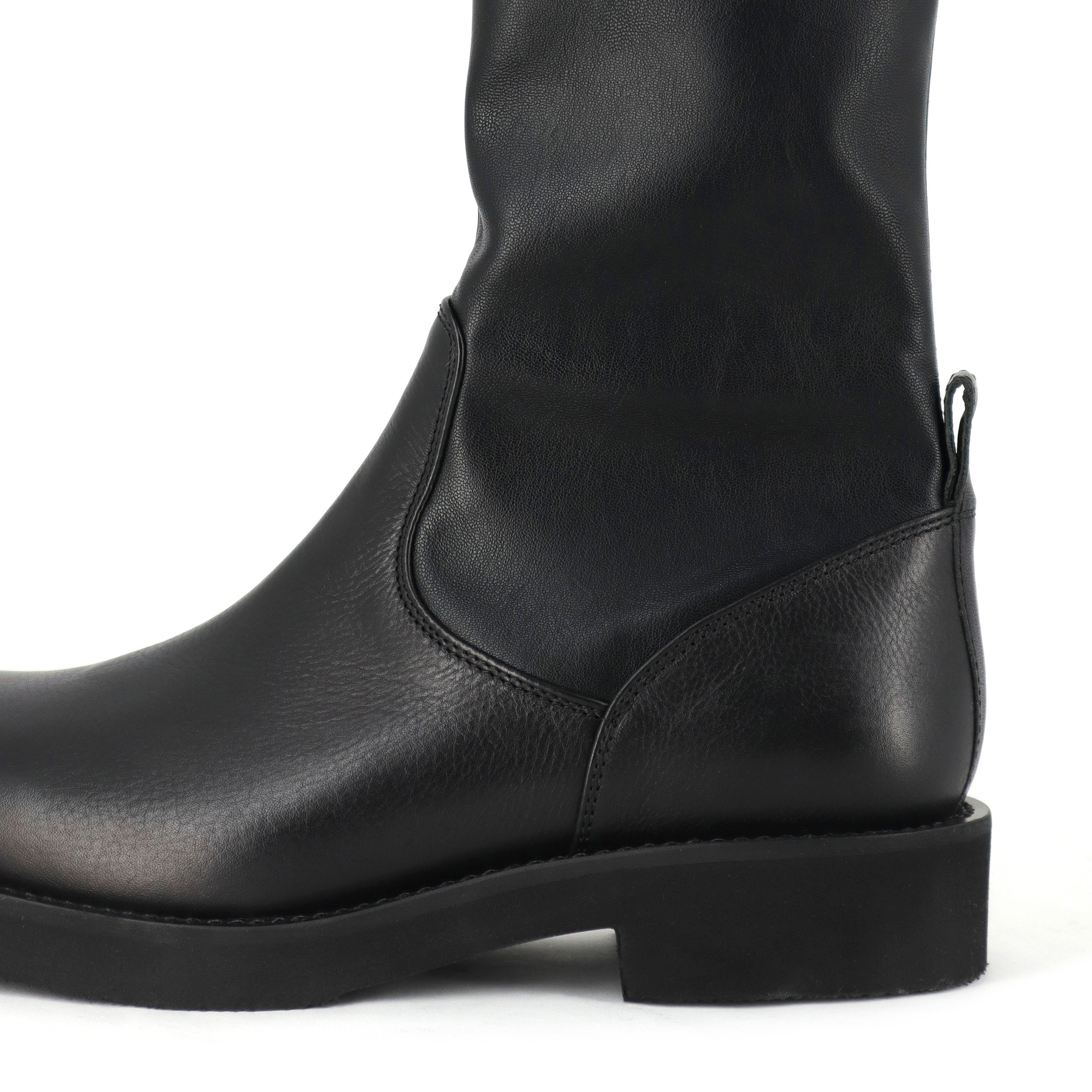 Cleo Black basso
